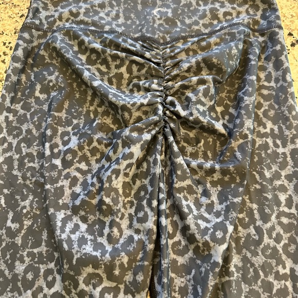 Zyia light luxe leggings with scrunch butt size 8-10 - Picture 6 of 6